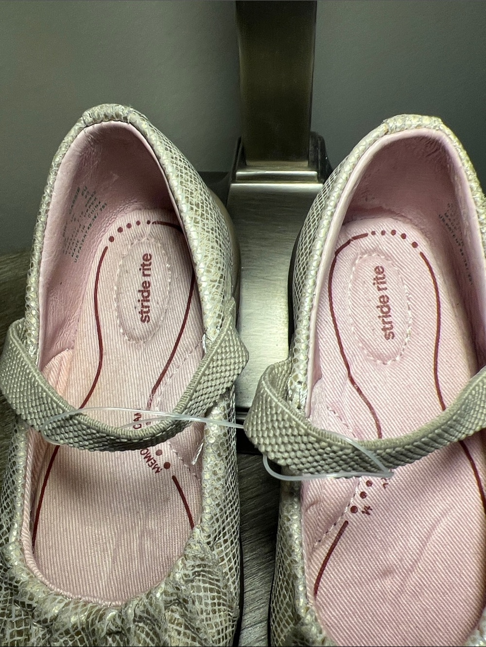 Stride Rite Girls Silver Mary Jane Dress Shoes—stock (07) - Picture 2 of 8